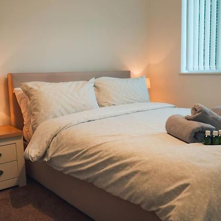 Modern 2 Bed Apartment Near City Centre Chelmsford Exteriör bild