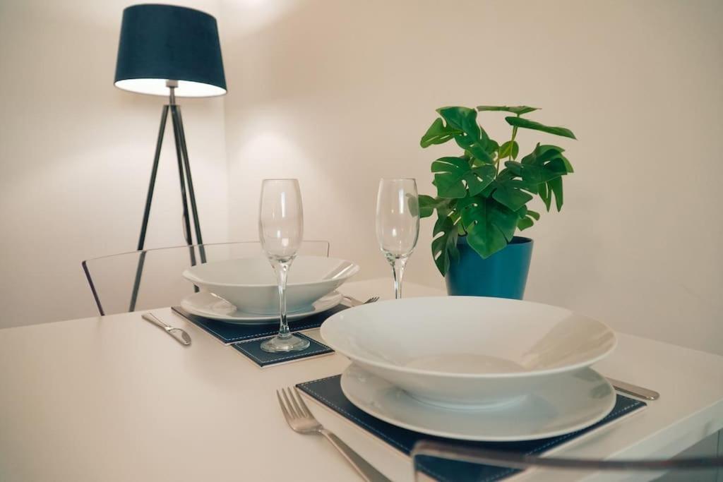 Modern 2 Bed Apartment Near City Centre Chelmsford Exteriör bild